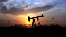 Мировые цены на нефть в четверг снижаются