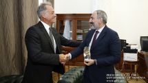 Премьер Армении Никол Пашинян принял известного легкоатлета Роберта Эммияна