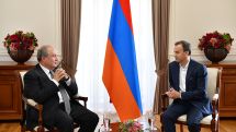 Кандидат в президенты ФИДЕ впечатлен уровнем преподавания шахмат в Армении