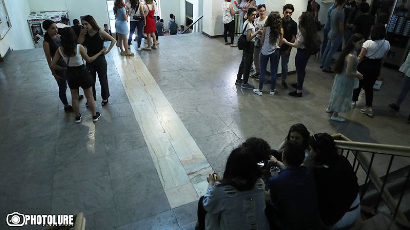 Protesting theatre &amp; cinema students demand rector’s resignation in Armenian capital