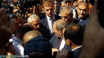 Pashinyan walks into protesting crowd to hear out their problems