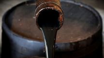 Цены на нефть эталонных марок слабо снижаются в ходе торгов в среду