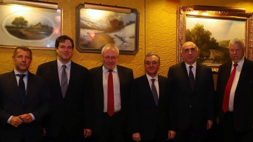 Armenian, Azerbaijani FMs meet in New York, agree to continue dialogue