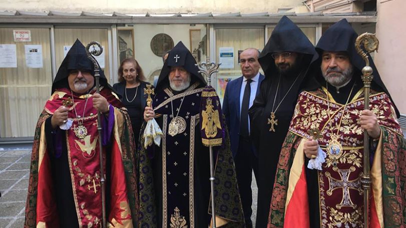 Ամենայն Հայոց Կաթողիկոսը նախագահել է Շառլ Ազնավուրի հուղարկավորությունը