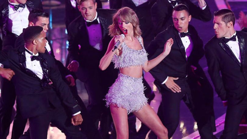 Тейлор Свифт завоевала премию в главной номинации «Артист года» на American Music Awards