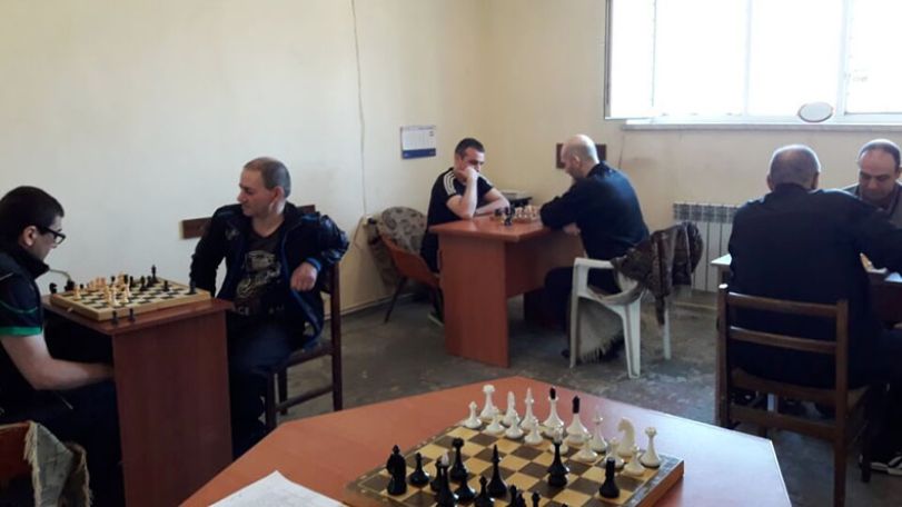 Ցմահ դատապարտյալ Մհեր Ենոքյանը՝ շախմատի մրցաշարի հաղթող