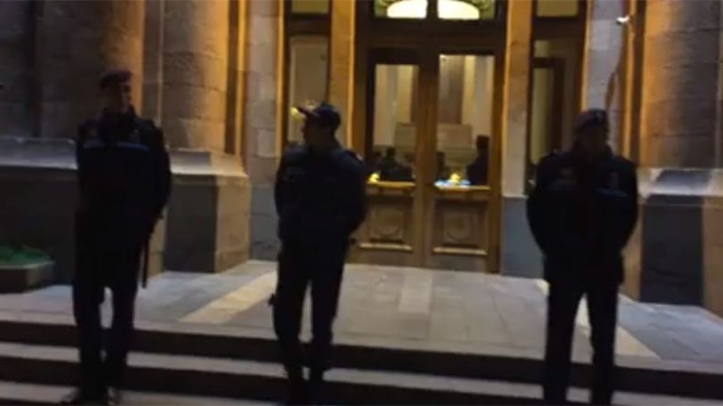 Man armed with a grenade attempted to enter the government building in Yerevan