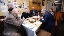 Никол Пашинян навестил заслуженного деятеля искусства Армении Ерванда Манаряна