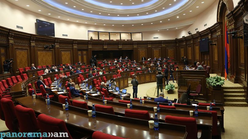 О намерении поддержать проект госбюджета заявили 3 фракции парламента Армении