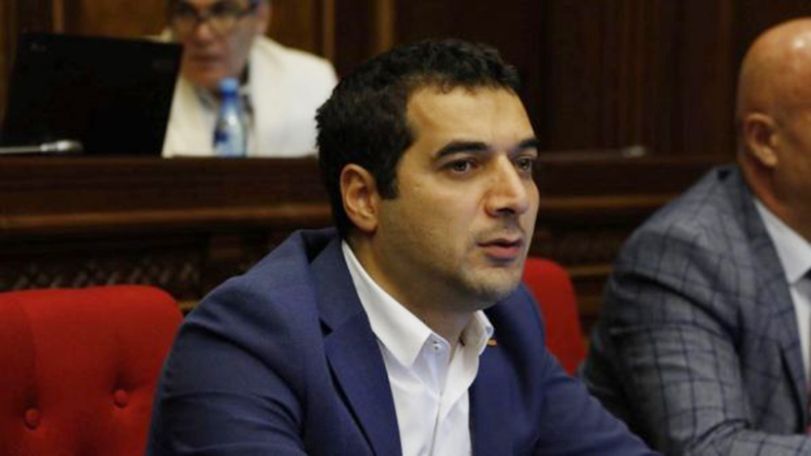 Գալուստ Գրիգորիչ ջան, խնդրում եմ ՝ այս անգամ կողմ քվեարկեք. Հրաչյան Հակոբյան