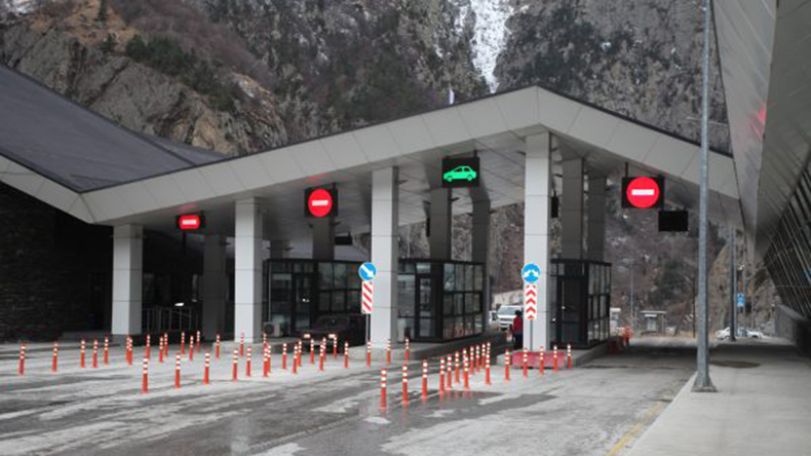 Автодорога Степанцминда – Ларс открыта только для легковых автомобилей