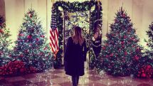 Последние приготовления к Рождеству: Меланья Трамп показала, как украсила Белый дом