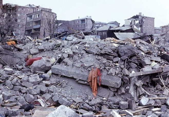 «30 лет спустя»: В Армении сегодня вспоминают жертв Спитакского землетрясения