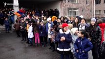Многие из учеников школы Чаренцавана проигнорировали призыв Никола Пашиняна и не пришли на уроки