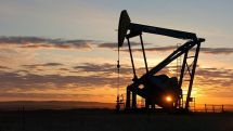 Мировые цены на нефть снижаются третью торговую сессию подряд