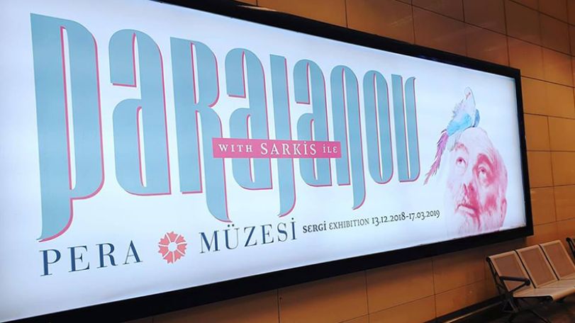 Փարաջանովի ցուցահանդեսի խոշոր պաստառը Ստամբուլի օդանավակայանում