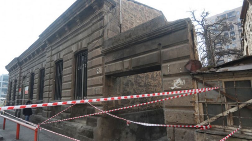 Building of “Little Singer of Armenia” partly collapsed
