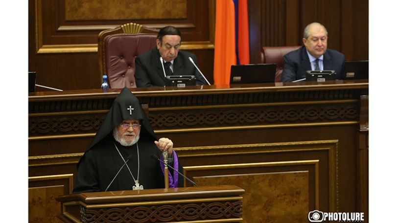 Մեկնարկել է 7-րդ գումարման խորհրդարանի առաջին նիստը