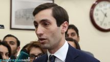 Դավիթ Խաժակյանը պնդում է՝ «ԿամԱԶ»-ից քաղաքապետարանը մեքենաները ձեռք է բերել առանց մրցույթի