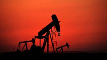 Нефть слабо дешевеет после данных API