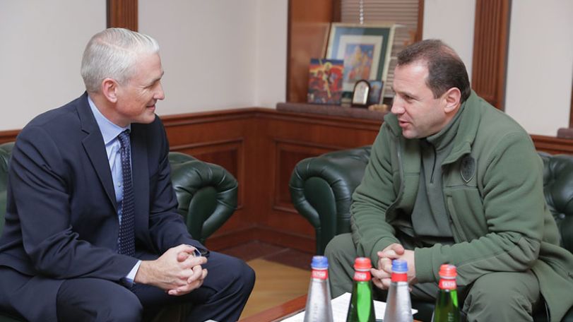 Defense minister, UN Resident Coordinator discuss the Armenian humanitarian mission in Syria