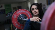 Назик Авдалян помогает тяжелоатлетам из Арцаха