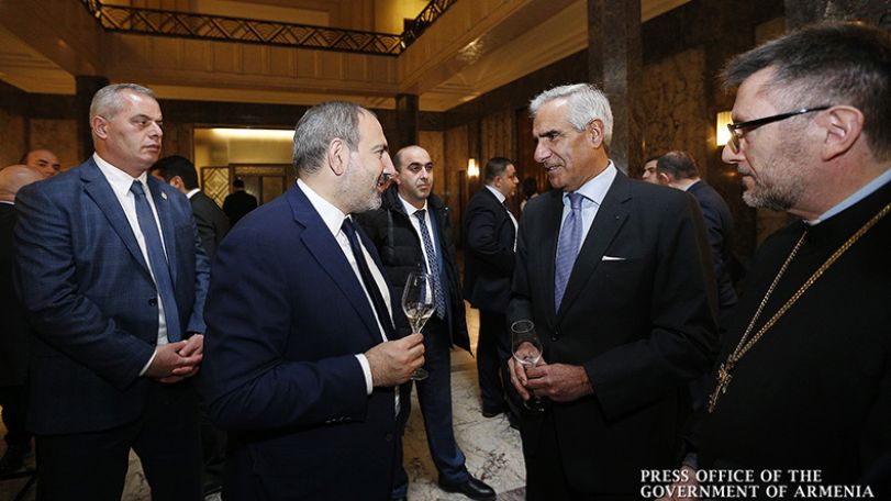 PM discusses issues of economic cooperation with Belgian-Armenian businessmen