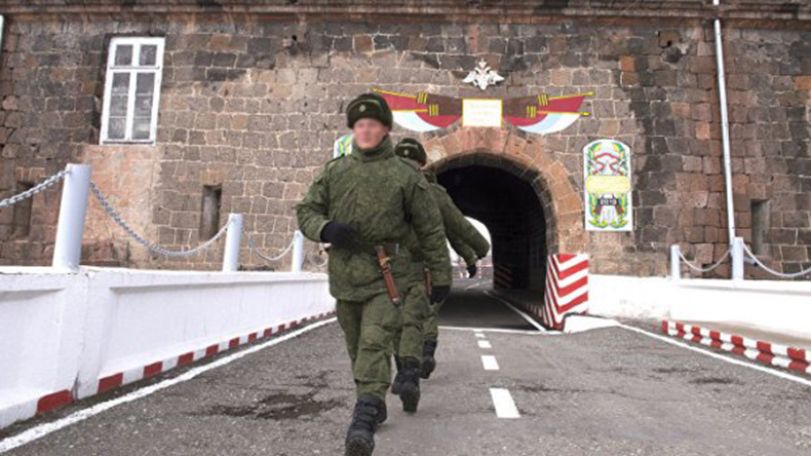 Российский военнослужащий получил ножевое ранение в одном из ночных клубов в городе Гюмри