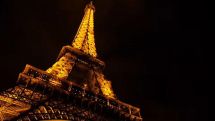 Vertical runners take on Eiffel Tower
