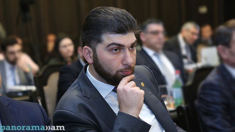 Давид Санасарян не содействовал формированию доверия и уважения к занимаемой им должности. Решение комиссии