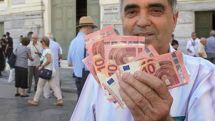 Greece debt crisis: Mass rival rallies over bailout vote