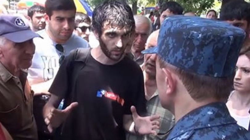 Yerevan deputy police chief calls on demonstrators on Bagramyan Avenue to come to their senses and leave 