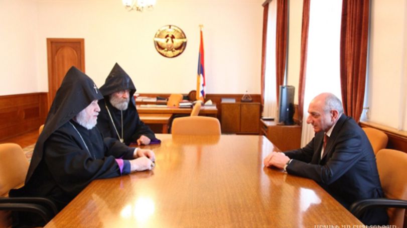Բակո Սահակյանը հանդիպել է Կաթողիկոսի հետ
