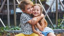 Сегодня в мире отмечается семейный праздник – День братьев и сестёр