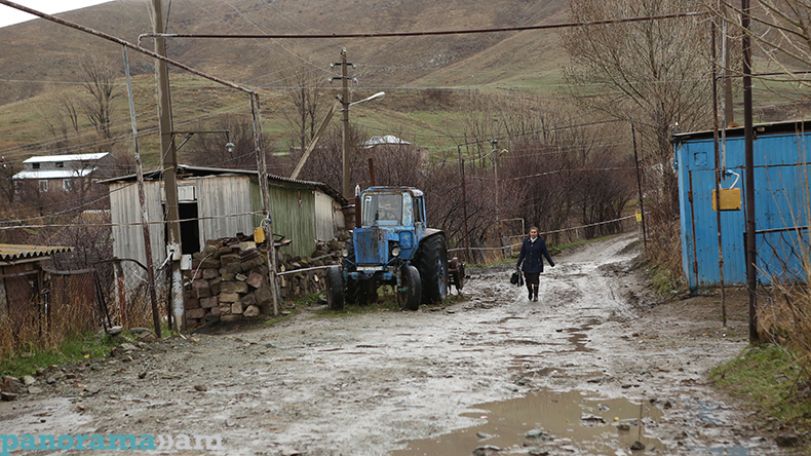 Գեղասարի հարսները, տրակտորներն ու լոդրները