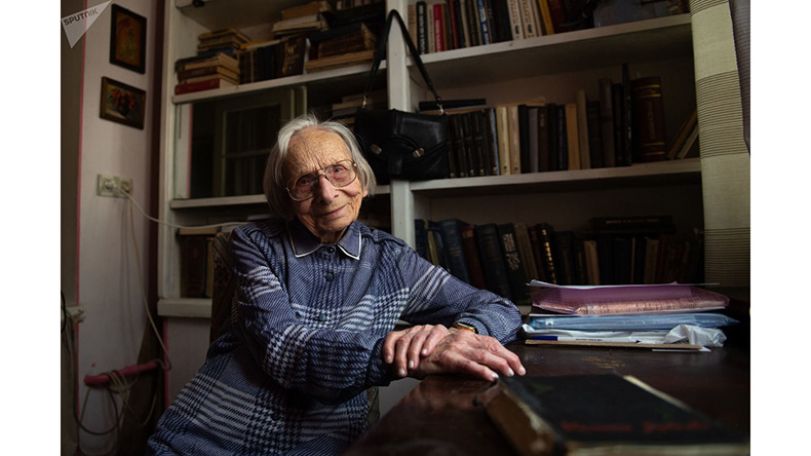 99-летняя сотрудница Матенадарана Маргарита Дарбинян-Меликян перевела Нарекаци с грабара на русский
