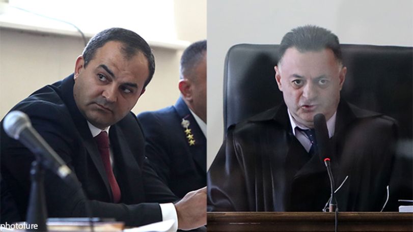 Special rules for the Prosecutor “to enter and exit” the courtroom