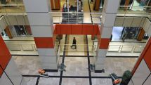 Спасатель в доме престарелых, смотритель музея  и охранник: названы профессии для самых ленивых
