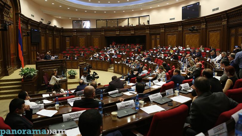 Парламент Армении вновь не избрал судью Конституционного суда