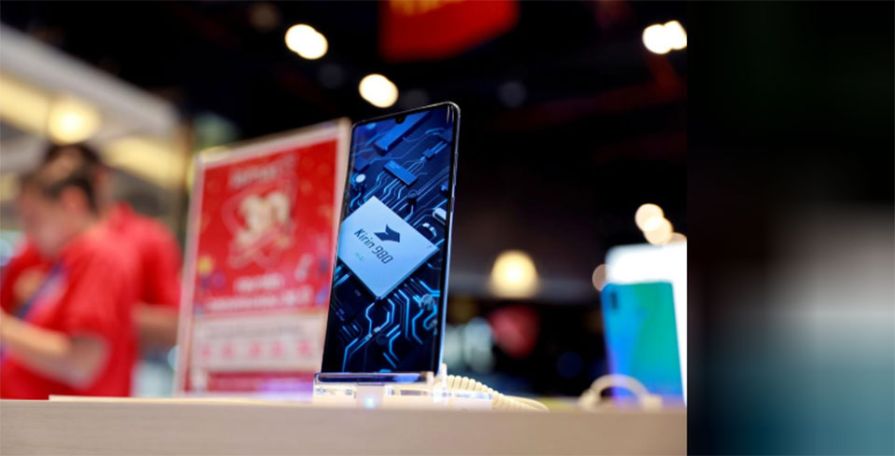 Facebook suspends app pre-installs on Huawei phones