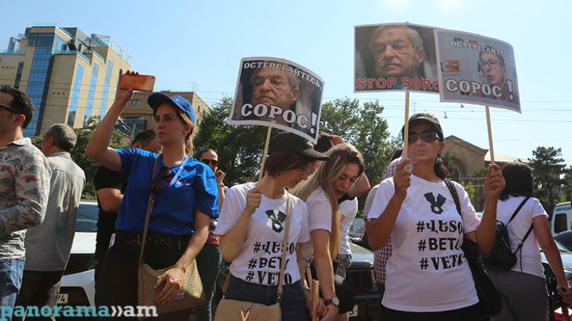 Constitutional Court-related protests to continue outside Armenian parliament