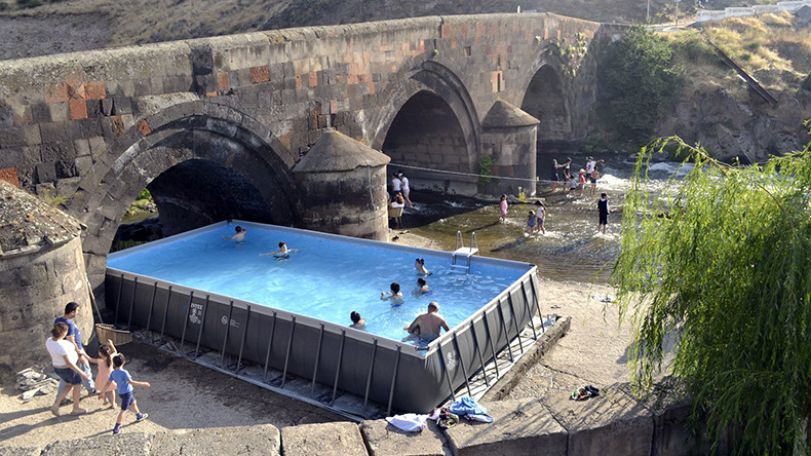 Facebook users decry a portable pool placed at historical site