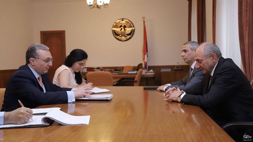 Armenian FM meets with Artsakh president