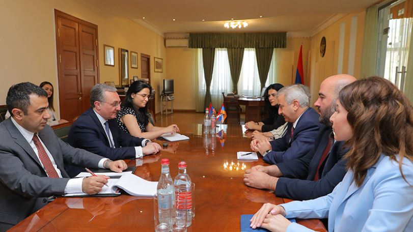 FM Mnatsakanyan deems important consultations with different branches of Artsakh powers