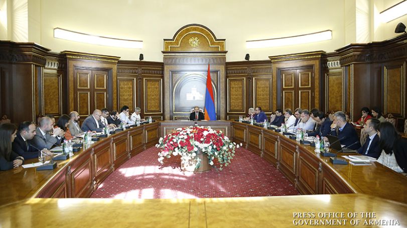В правительстве обсуждены направления деятельности «Фонда государственных интересов Армении»