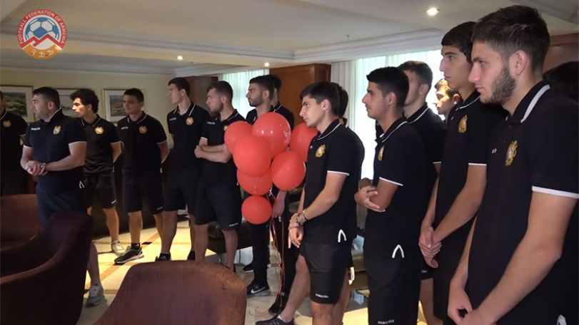 Armenian U19 team meets with disabled fans