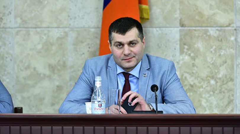 ԵՊՀ հոգաբարձուների խորհրդի քարտուղարն արձագանքում է Վարագյանի մեղադրանքին