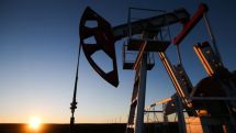Нефть слабо дорожает после существенного подъема цен накануне