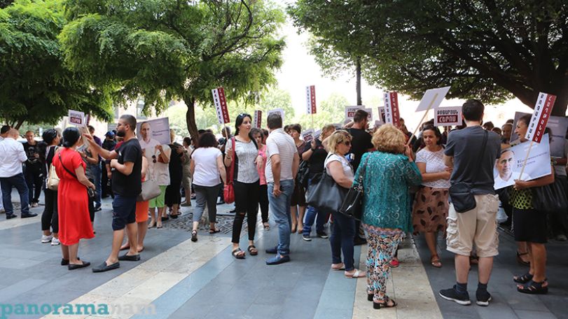 Kocharyan supporters protest outside government building