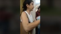 «Пусть насладится зловонием»: Сона Агекян принесла мэру Еревана ведро с канализационной водой